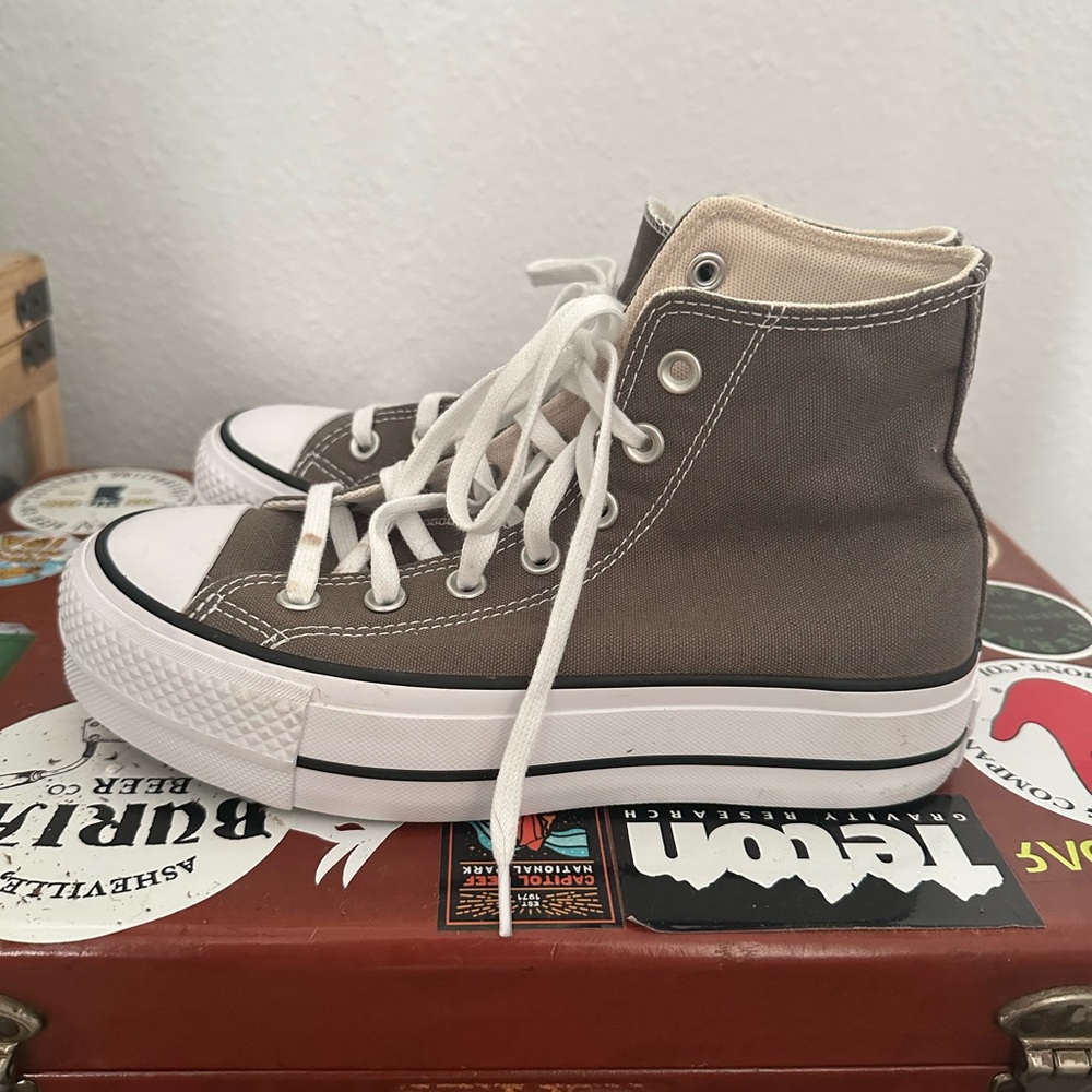 Chuck Taylor All Star Lift Platform Canvas. Size 6 Womens